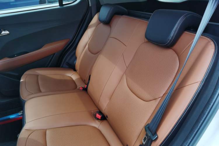 Used Baojun 510 2017 1.5L Manual Luxury Model Interior 4