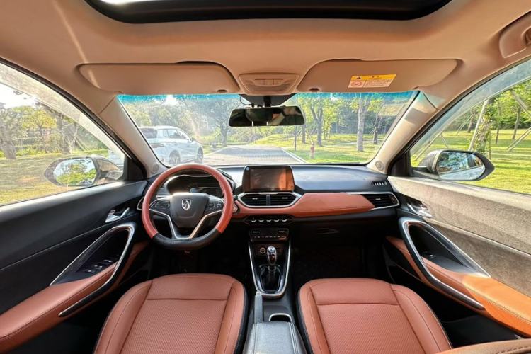 Used Baojun 510 2017 1.5L Manual Luxury Model Interior 4