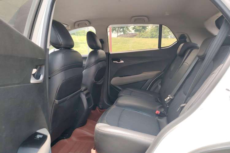 Used Baojun 510 2017 1.5L Manual Fashion Model Interior 4