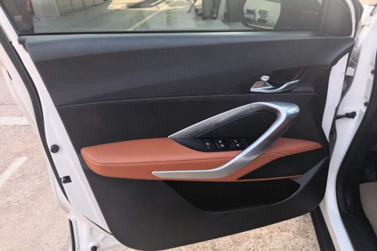Used Baojun 510 2017 1.5L Manual Luxury Model Interior 4