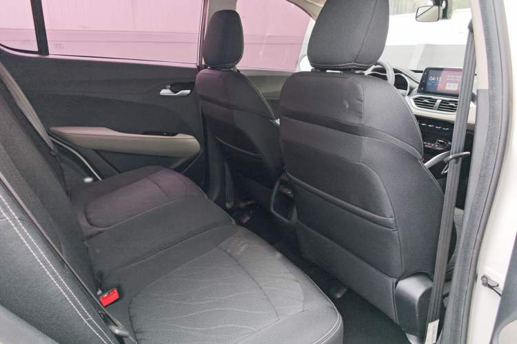 Used Baojun 510 2017 1.5L manual Comfort trim Interior 5