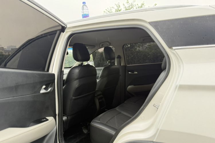 Used Baojun 510 2017 1.5L Automatic Fashion Model Interior 5