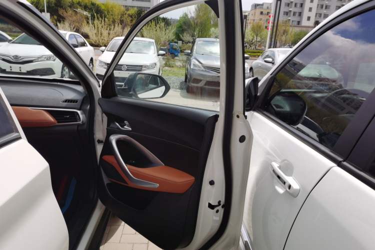 Used Baojun 510 2017 1.5L Manual Luxury Model Interior 5