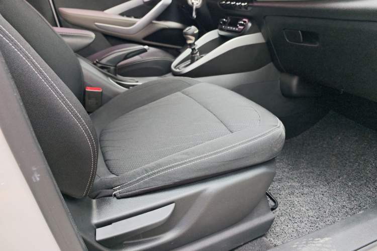Used Baojun 510 2017 1.5L manual Comfort trim Interior 6