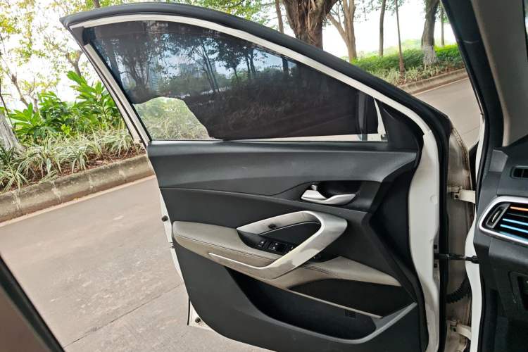 Used Baojun 510 2017 1.5L Manual Fashion Model Interior 7