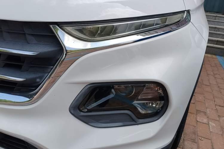 Used Baojun 510 2017 1.5L Automatic Fashion Model Left Front Headlight