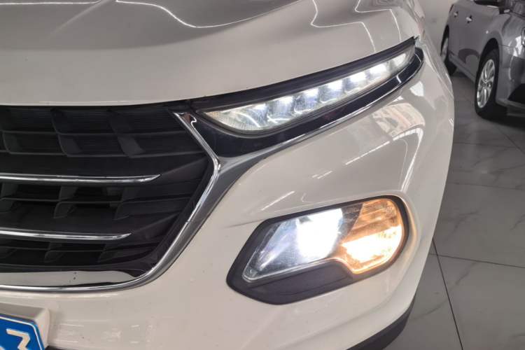 Used Baojun 510 2017 1.5L Automatic Fashion Model Left Front Headlight