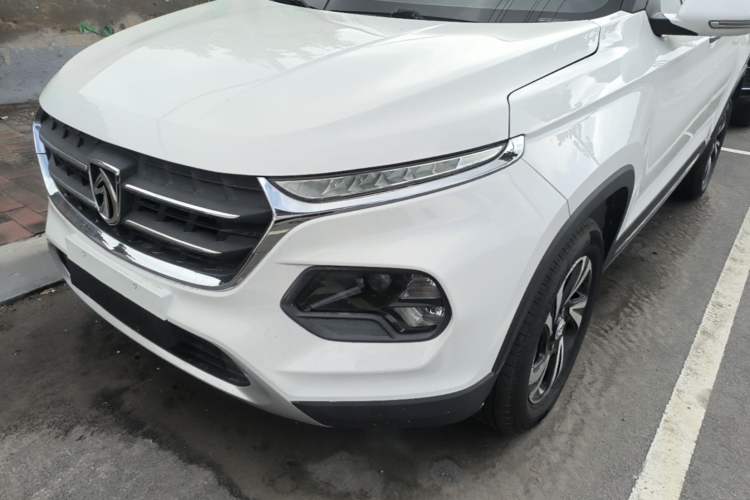 Used Baojun 510 2017 1.5L Automatic Fashion Model Left Front Headlight