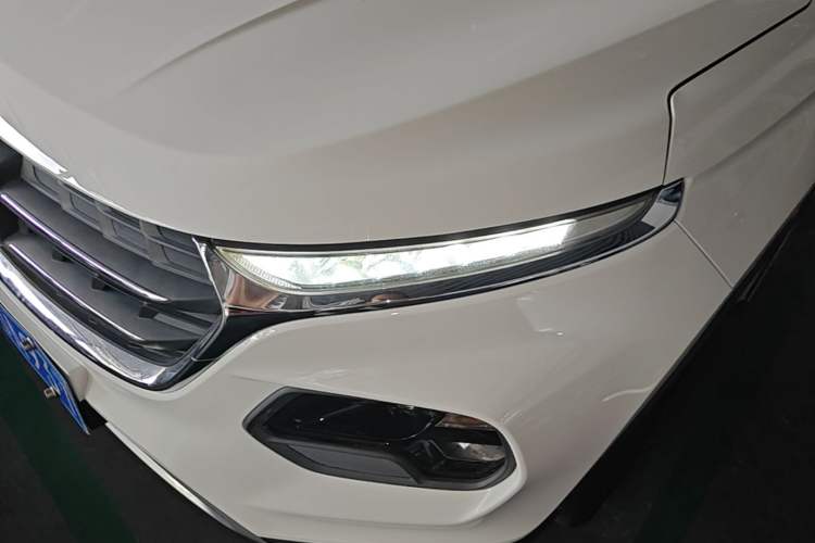 Used Baojun 510 2017 1.5L Manual Fashion Model Left Front Headlight
