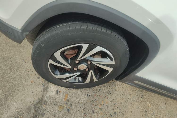 Used Baojun 510 2017 1.5L Manual Luxury Model Left Front Wheel Hub