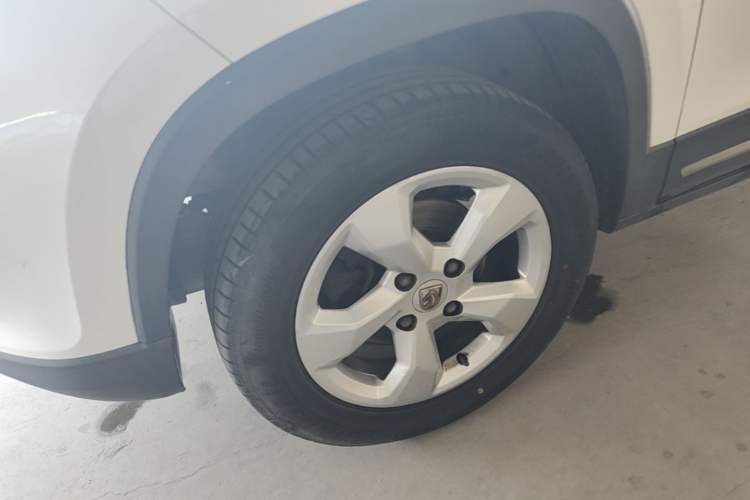 Used Baojun 510 2017 1.5L Manual Fashion Model Left Front Wheel Hub