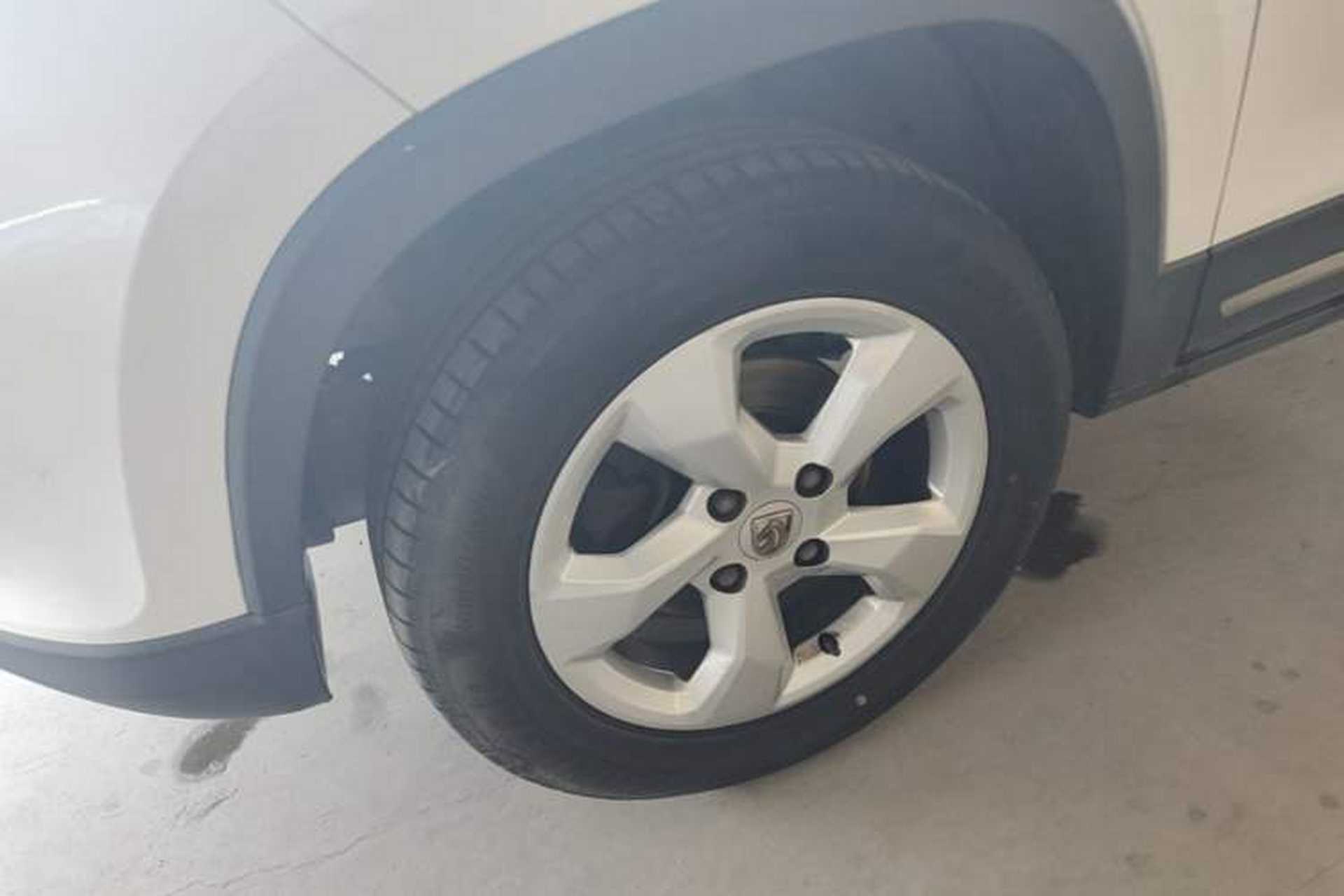 Used Baojun 510 2017 1.5L Manual Fashion Model Left Front Wheel Hub