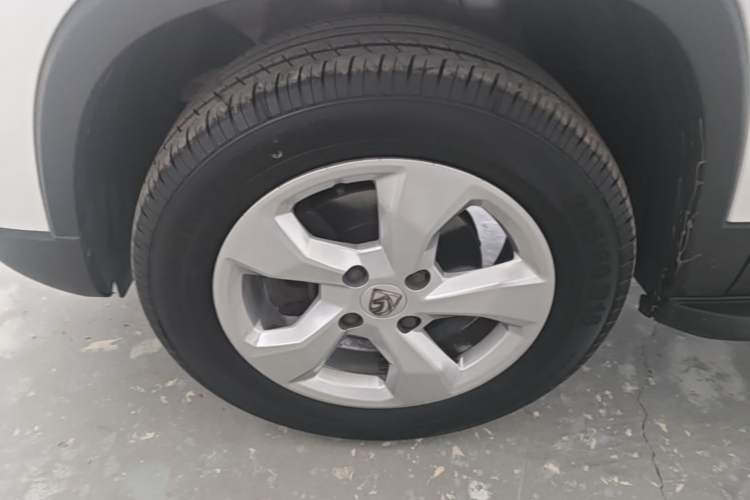 Used Baojun 510 2017 1.5L manual Comfort trim Left Front Wheel Hub