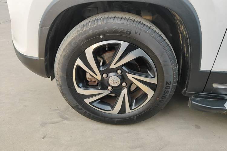 Used Baojun 510 2017 1.5L Automatic Luxury Model Left Front Wheel Hub