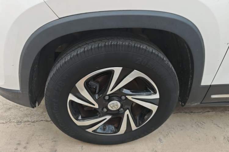 Used Baojun 510 2017 1.5L Automatic Luxury Model Left Front Wheel Hub