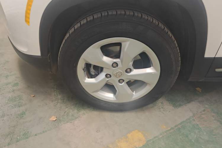 Used Baojun 510 2017 1.5L Automatic Fashion Model Left Front Wheel Hub