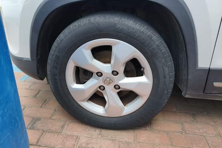 Used Baojun 510 2017 1.5L Automatic Fashion Model Left Front Wheel Hub