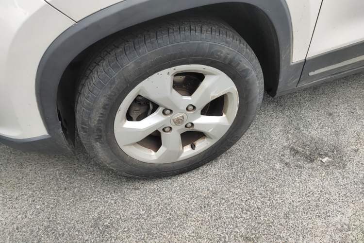 Used Baojun 510 2017 1.5L Manual Fashion Model Left Front Wheel Hub