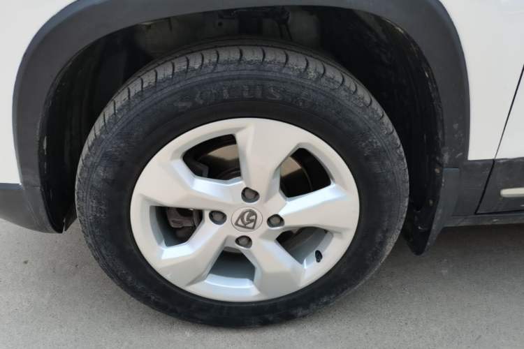 Used Baojun 510 2017 1.5L Manual Fashion Model Left Front Wheel Hub