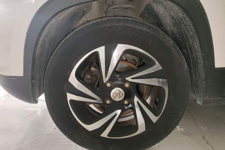 Used Baojun 510 2017 1.5L Manual Luxury Model Left Front Wheel Hub