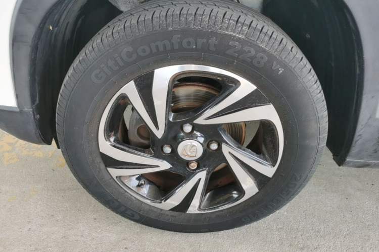 Used Baojun 510 2017 1.5L Automatic Luxury Model Left Front Wheel Hub