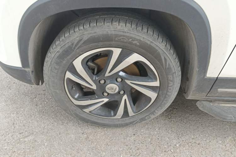Used Baojun 510 2017 1.5L Automatic Luxury Model Left Front Wheel Hub