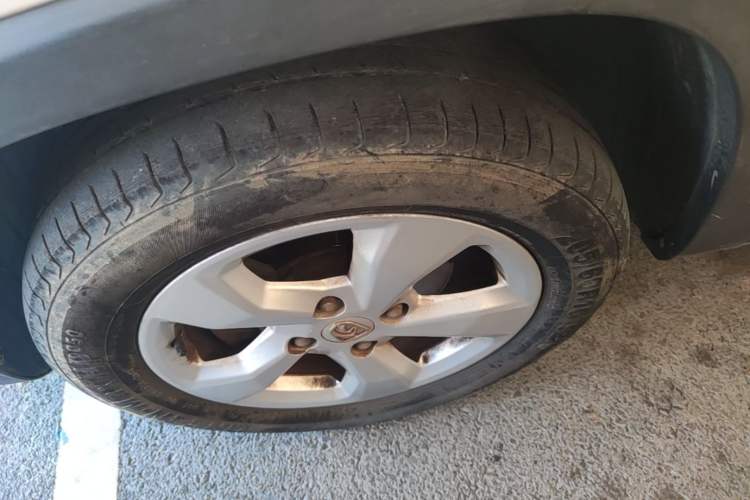 Used Baojun 510 2017 1.5L Automatic Fashion Model Left Front Wheel Hub