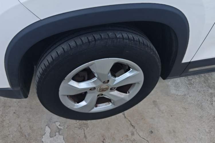 Used Baojun 510 2017 1.5L Automatic Fashion Model Left Front Wheel Hub