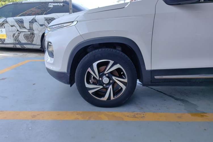 Used Baojun 510 2017 1.5L Manual Luxury Model Left Front Wheel Hub
