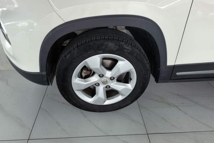 Used Baojun 510 2017 1.5L Automatic Fashion Model Left Front Wheel Hub