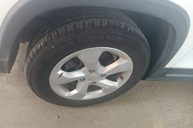 Used Baojun 510 2017 1.5L Manual Fashion Model Left Front Wheel Hub