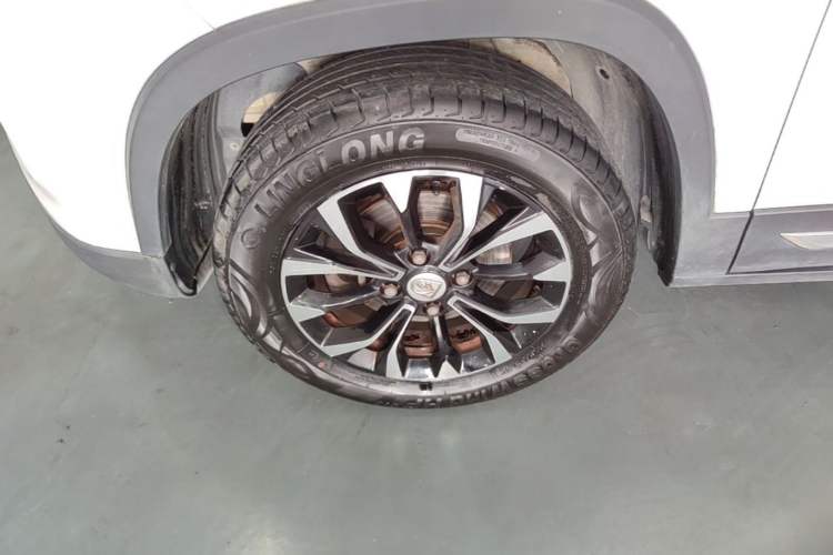 Used Baojun 510 2017 1.5L Manual Luxury Model Left Front Wheel Hub