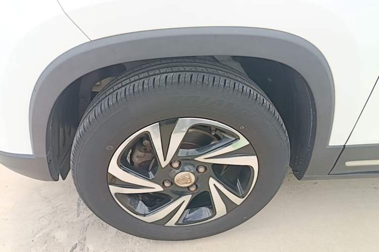 Used Baojun 510 2017 1.5L Automatic Luxury Model Left Front Wheel Hub
