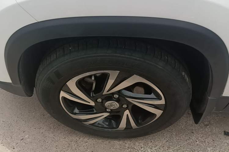 Used Baojun 510 2017 1.5L Automatic Luxury Model Left Front Wheel Hub