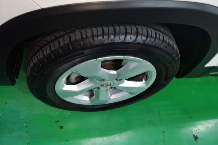 Used Baojun 510 2017 1.5L Automatic Fashion Model Left Front Wheel Hub