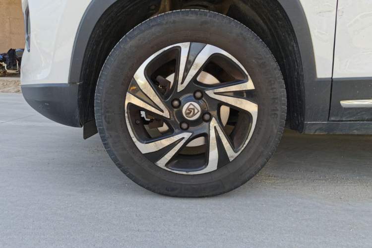 Used Baojun 510 2017 1.5L Automatic Luxury Model Left Front Wheel Hub