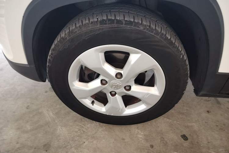 Used Baojun 510 2017 1.5L Automatic Fashion Model Left Front Wheel Hub