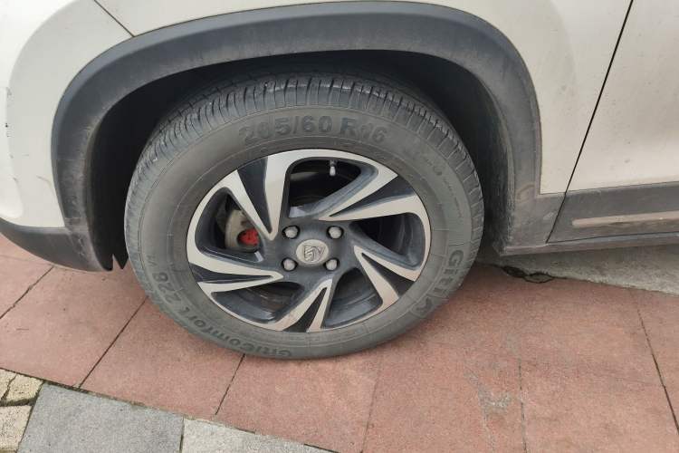 Used Baojun 510 2017 1.5L Automatic Luxury Model Left Front Wheel Hub
