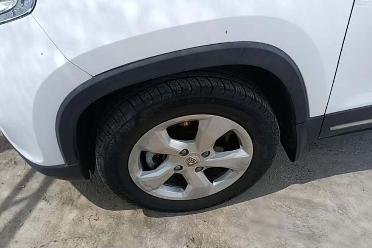 Used Baojun 510 2017 1.5L Automatic Fashion Model Left Front Wheel Hub