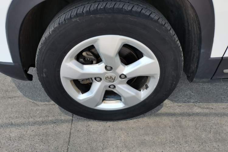Used Baojun 510 2017 1.5L Manual Fashion Model Left Front Wheel Hub