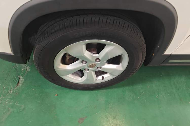 Used Baojun 510 2017 1.5L Manual Fashion Model Left Front Wheel Hub