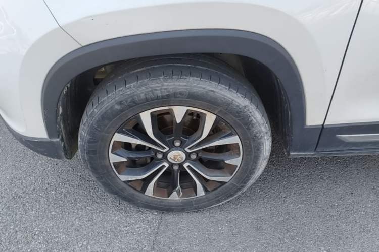 Used Baojun 510 2017 1.5L Manual Luxury Model Left Front Wheel Hub