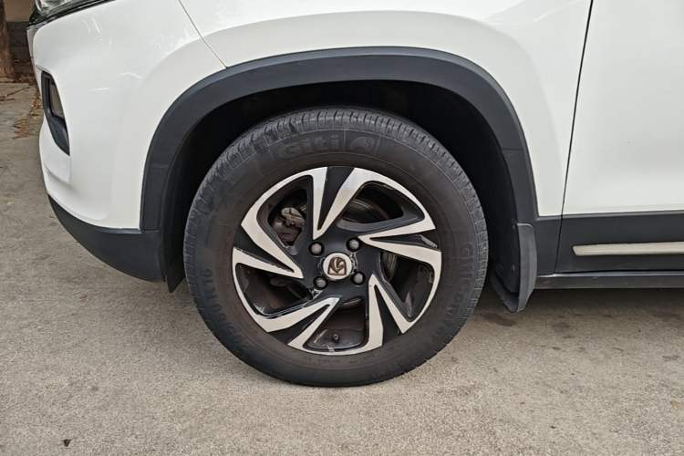 Used Baojun 510 2017 1.5L Automatic Luxury Model Left Front Wheel Hub