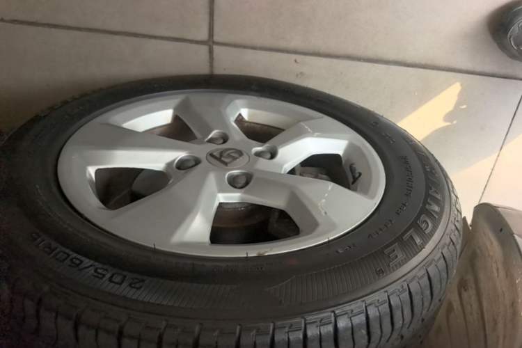 Used Baojun 510 2017 1.5L Manual Fashion Model Left Front Wheel Hub
