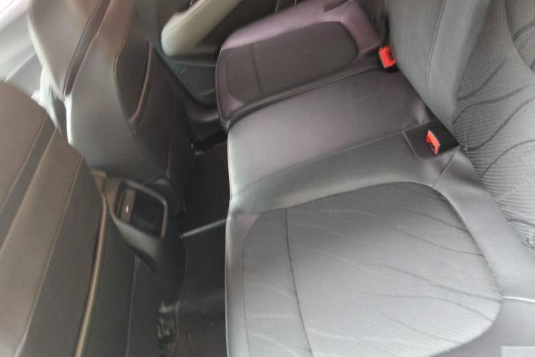 Used Baojun 510 2017 1.5L Automatic Fashion Model Left Rear Seat