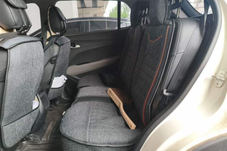 Used Baojun 510 2017 1.5L Automatic Fashion Model Left Rear Seat
