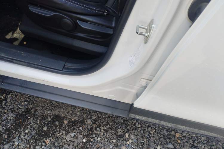Used Baojun 510 2017 1.5L Automatic Fashion Model Left Side Sill