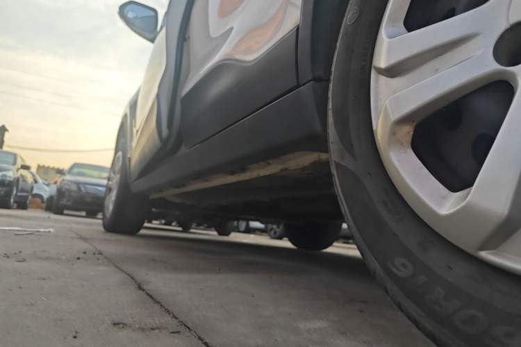 Used Baojun 510 2017 1.5L manual Comfort trim Left Side Sill