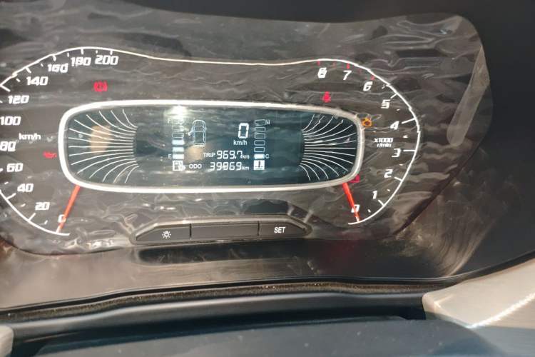 Used Baojun 510 2017 1.5L manual Comfort trim Odometer Close Up