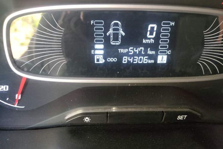 Used Baojun 510 2017 1.5L manual Comfort trim Odometer Close Up